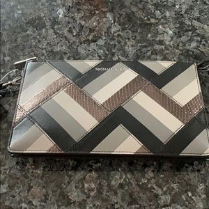 Michael kors clutch